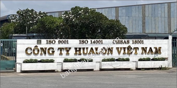 Bảng hiệu chữ nổi inox tên công ty Hualong Việt Nam tại kcn Nhơn Trạch
