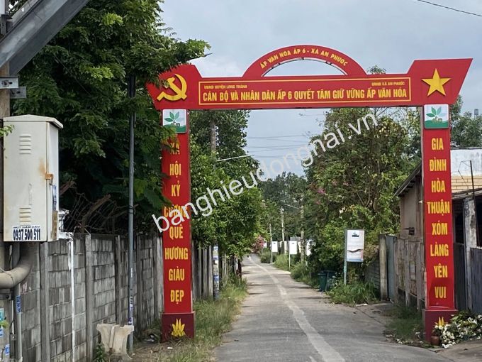 Bảng hiệu tôn cổng trào long thành, Đồng Nai