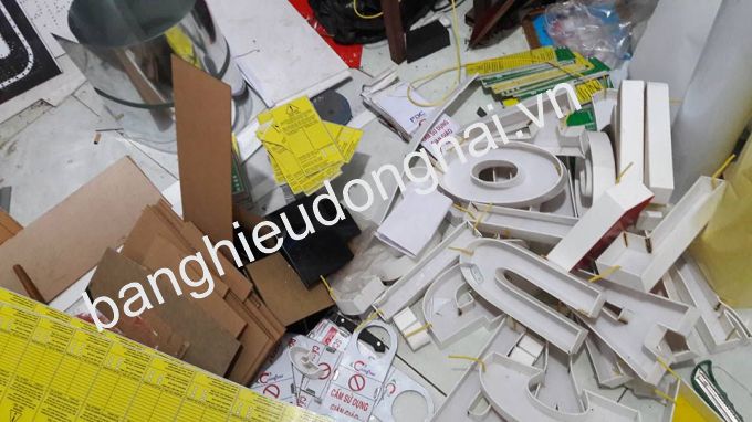 Gia công chữ nổi Mica Long Thành