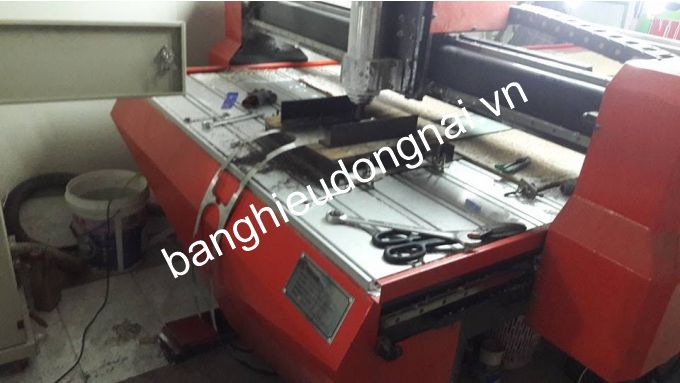 máy cắt cnc cắt chữ inox tại biên hòa