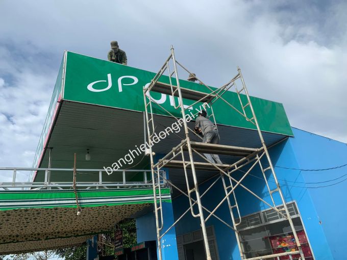 thi công bảng hiệu cho cây xăng Minh trí Trẳng bom