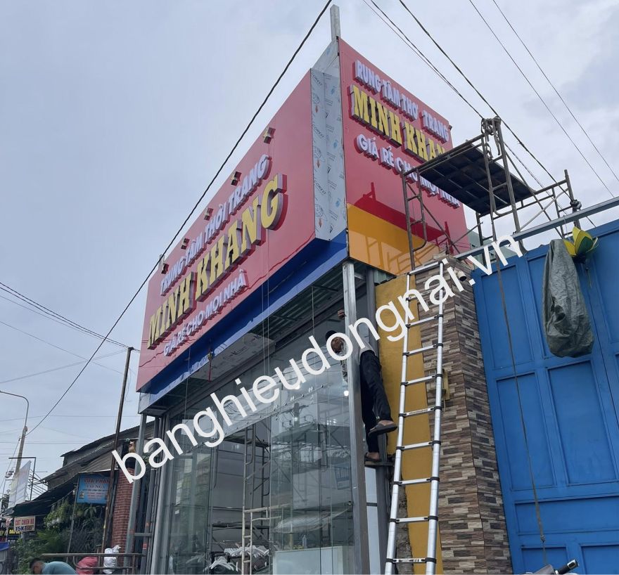 Làm bảng hiệu alu chữ nổi thời trang Minh Khang