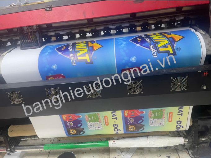máy in decal chất lượng cao tại xưởng in sinh nhà việt phục vụ khách tại Long Thành