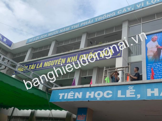 Làm bảng hiệu bạt hiflex trường học giá rẻ tại Biên Hòa