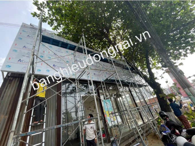 ốp alu cho của hàng mắt kính tại long bình biên hòa