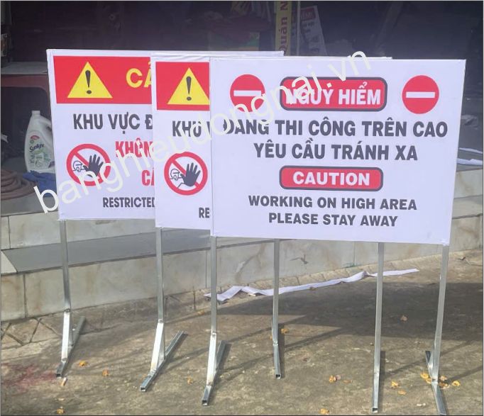 biển báo đang thi công công trình Biên Hòa