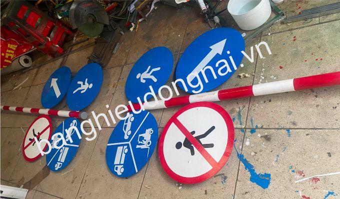 Biển báo công trình tôn phản quang Biên Hòa