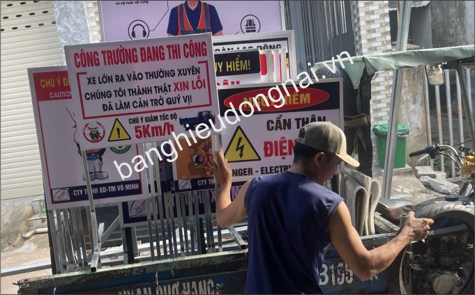 giao biển báo công trình tại thủ dầu một